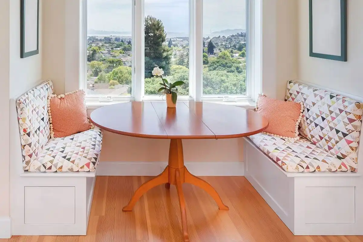 breakfast nook with built-in seating